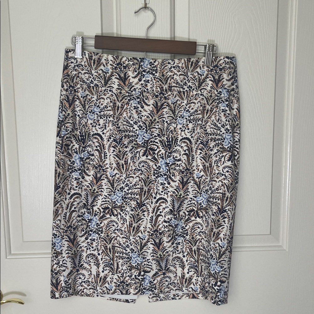 Ann Taylor Floral Patterned Pencil Skirt 6